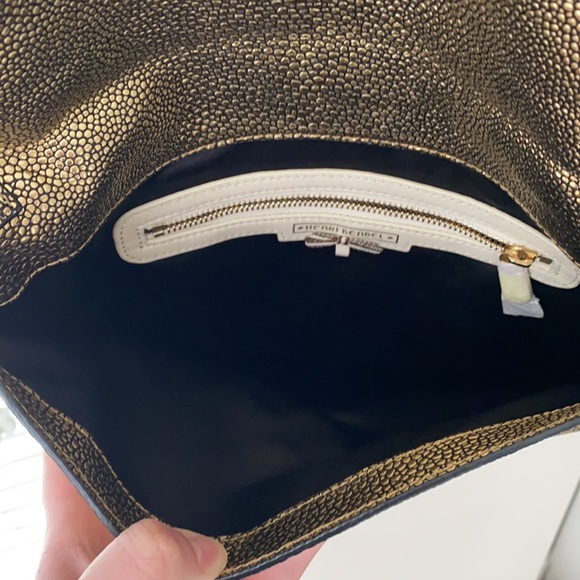 Henri Bendel crossbody, clutch with magnetic clips - Picture 5 of 11